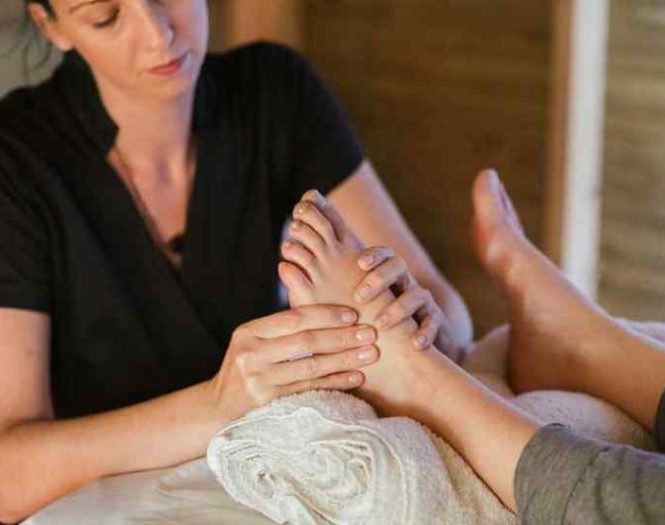 foot reflexology massage